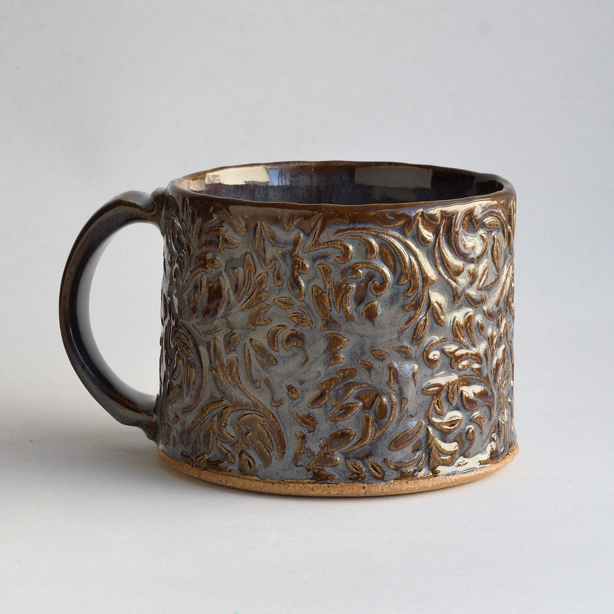 Black Olive Vine Mug