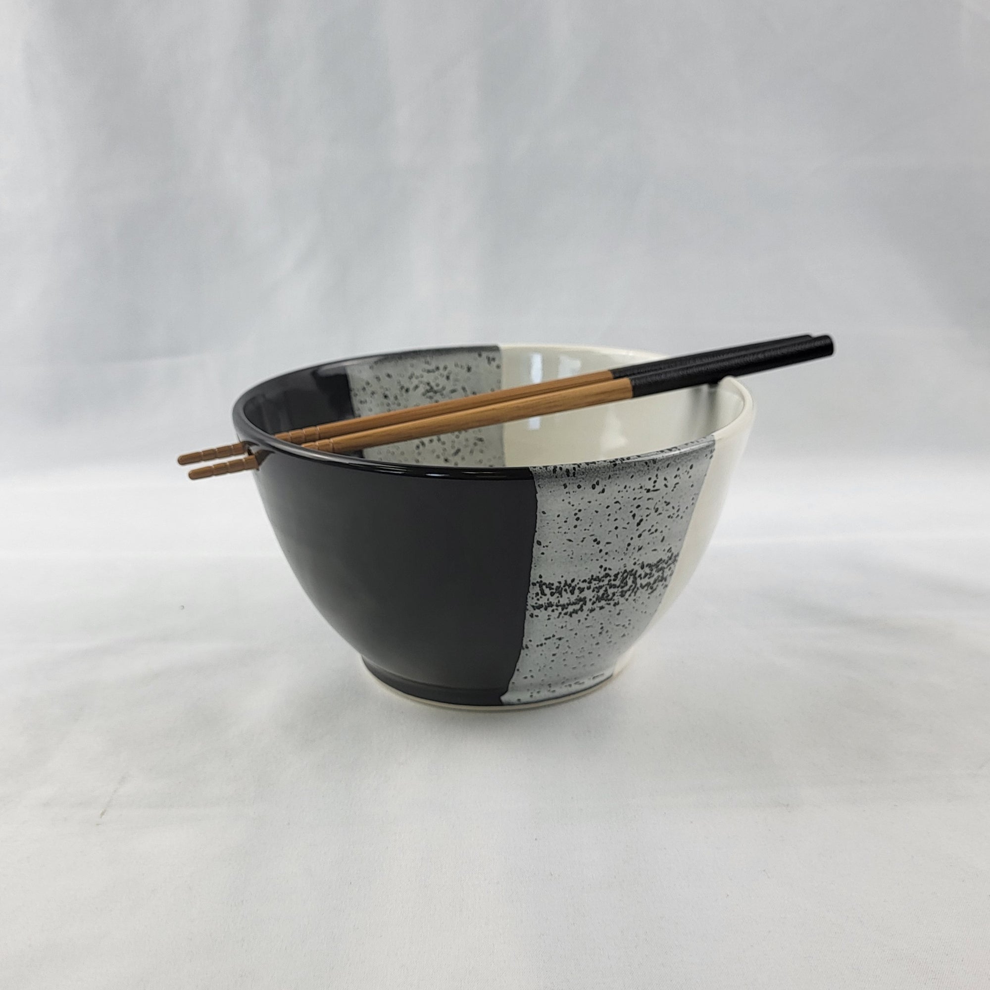 Noodle Bowl - Black & White