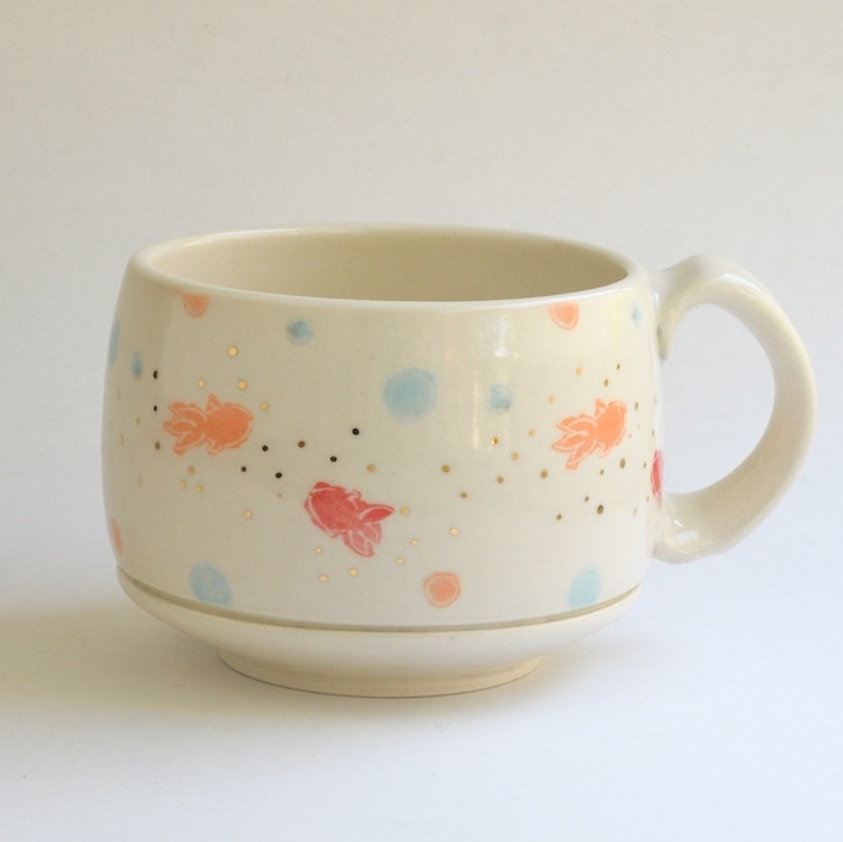 Round Mug - Heartwarming Goldfish