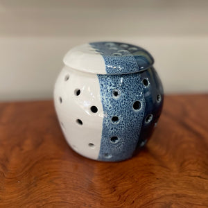 Garlic Pot - Blue and white