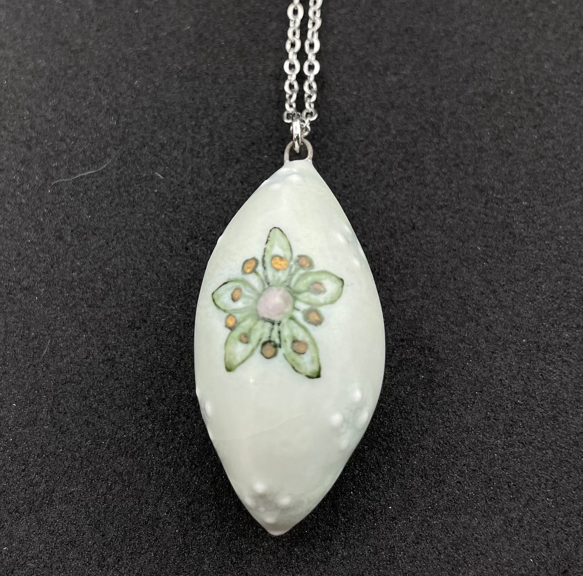 Small Single Flower Petal-Shaped Necklace