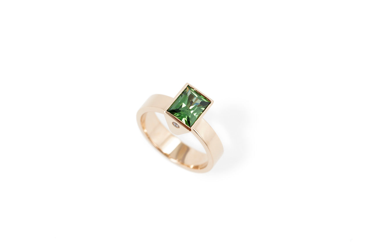 Rose Gold Ring with Green Zircon and Diamonds