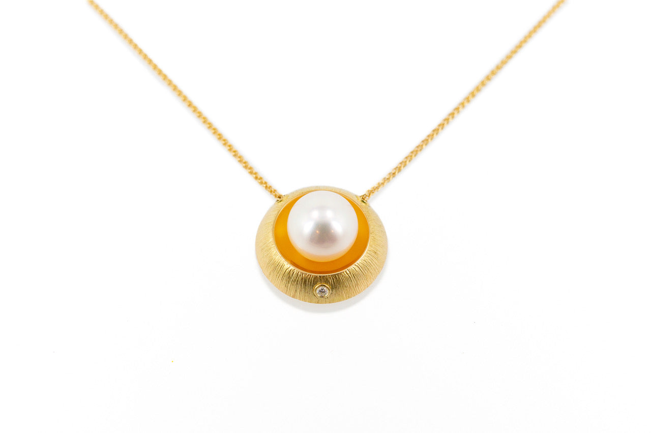 Yellow Gold Pendant with Freshwater Pearl